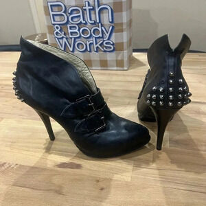 Alexander  McQueen Studded Leather Boots